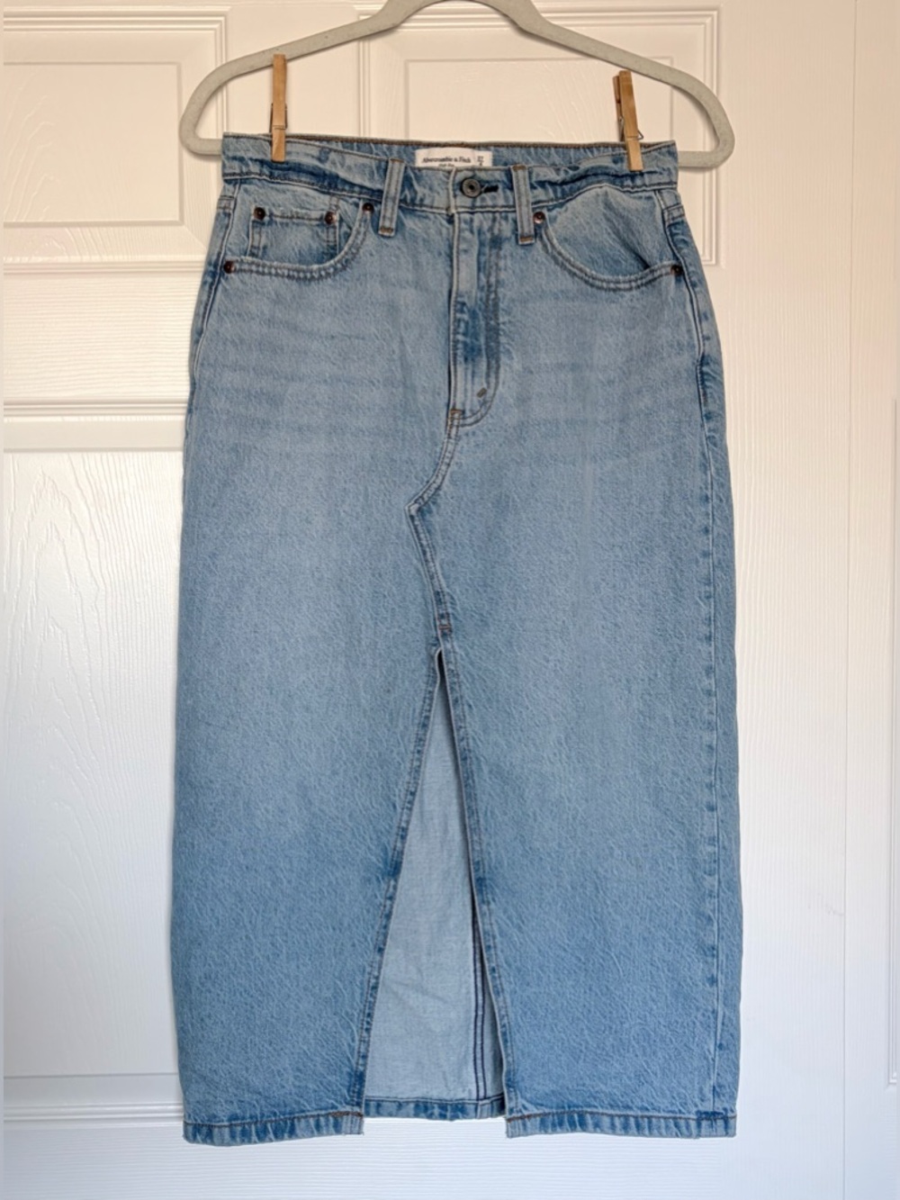NWOT Abercrombie & Fitch High Rise Light Blue Denim Midi Skirt — Size 27